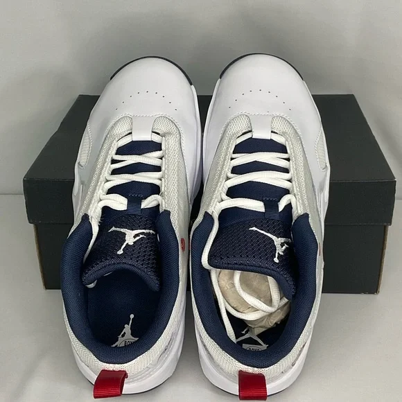 Jordan Max Aura 2 White and Navy Sneakers - size 6y - Picture 4 of 8